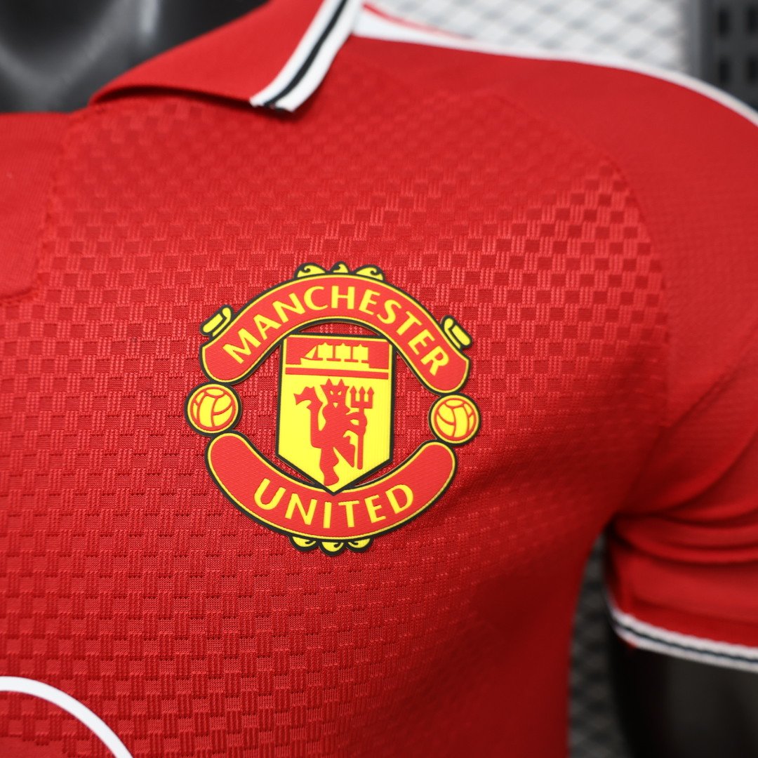 2026/27 Manchester United Home Player jersey crest detail